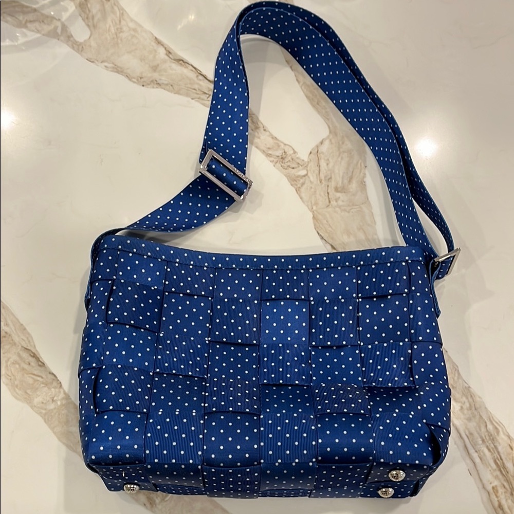 VGUC Harvey’s Original Seatbelt Bag in rich blue w white dots adjustable strap